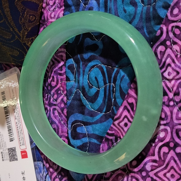 Elegant Green Jade Bangle, Size 67.15mm - Picture 2 of 5